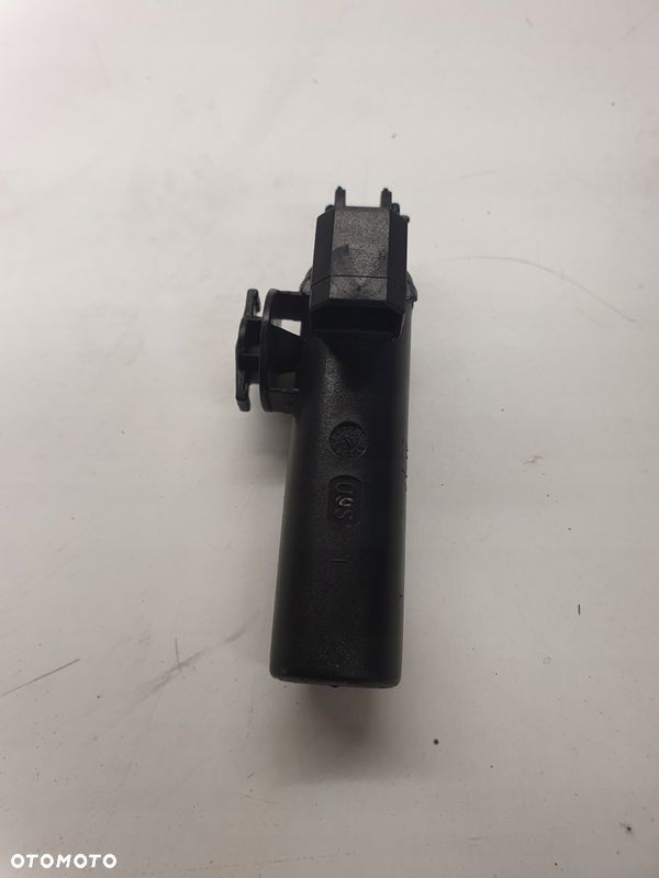 SIŁOWNIK SCHOWKA AUDI A4 B8 A5 Q5 A3 8P 8K2880324