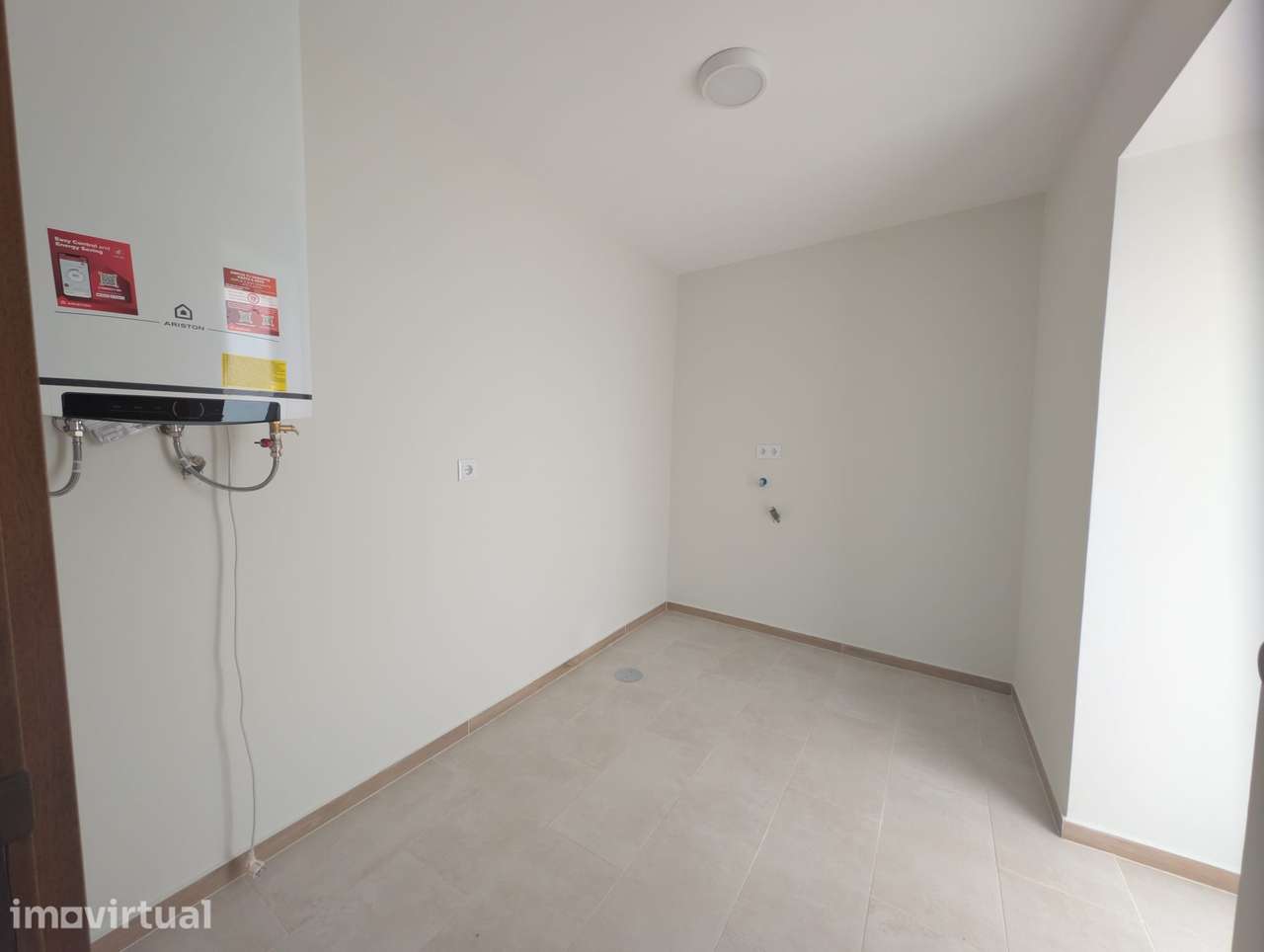 Moradia T2 para arrendamento na Branca - Grande imagem: 5/13