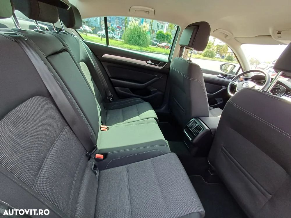 Volkswagen Passat - 14