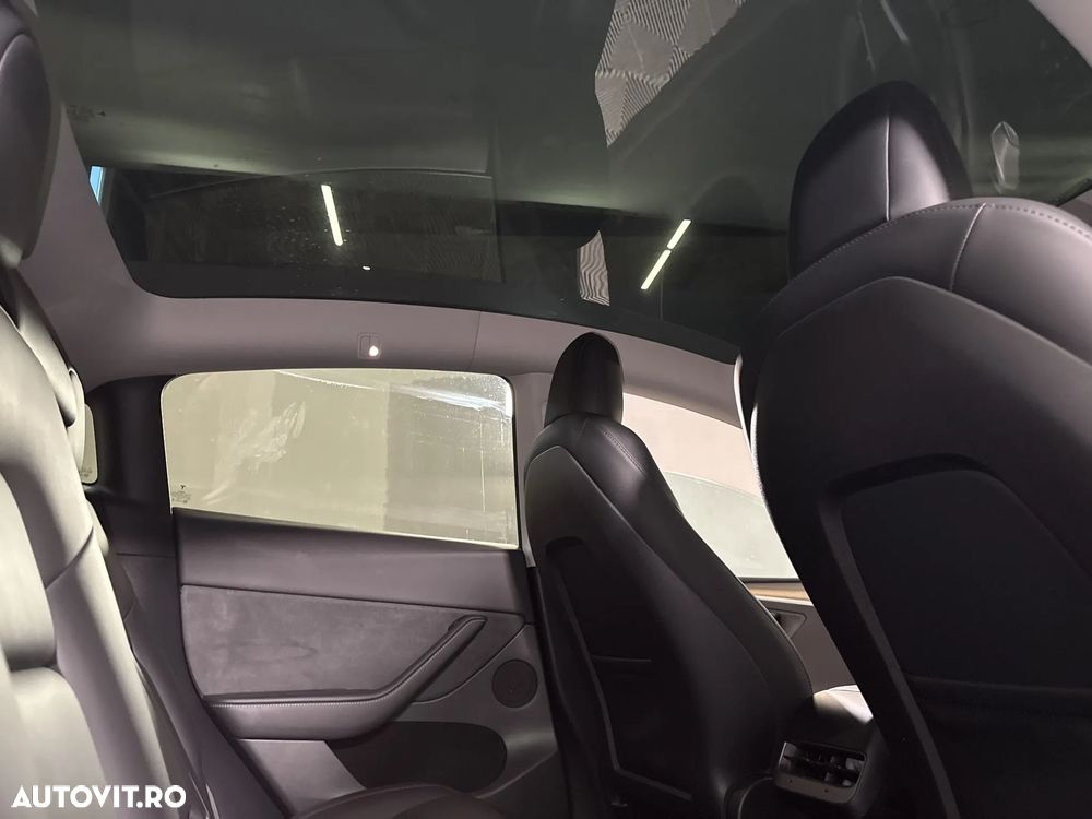 Tesla Model Y - 20