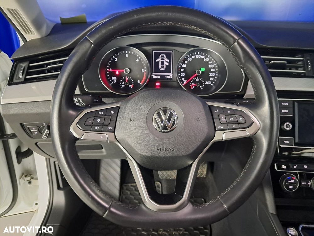 Volkswagen Passat - 11