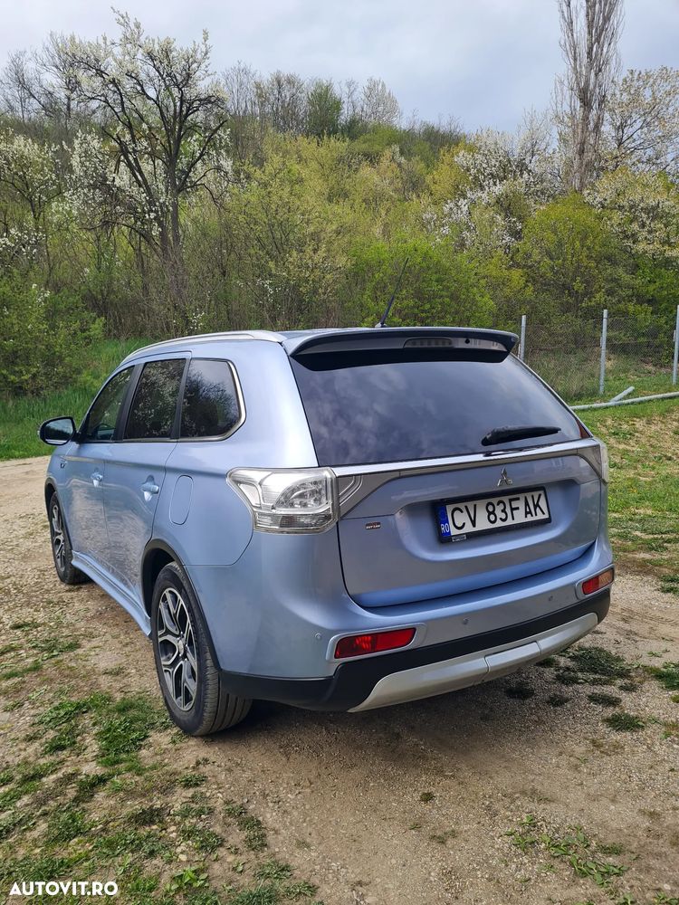 Mitsubishi Outlander 2.0 4WD - 7