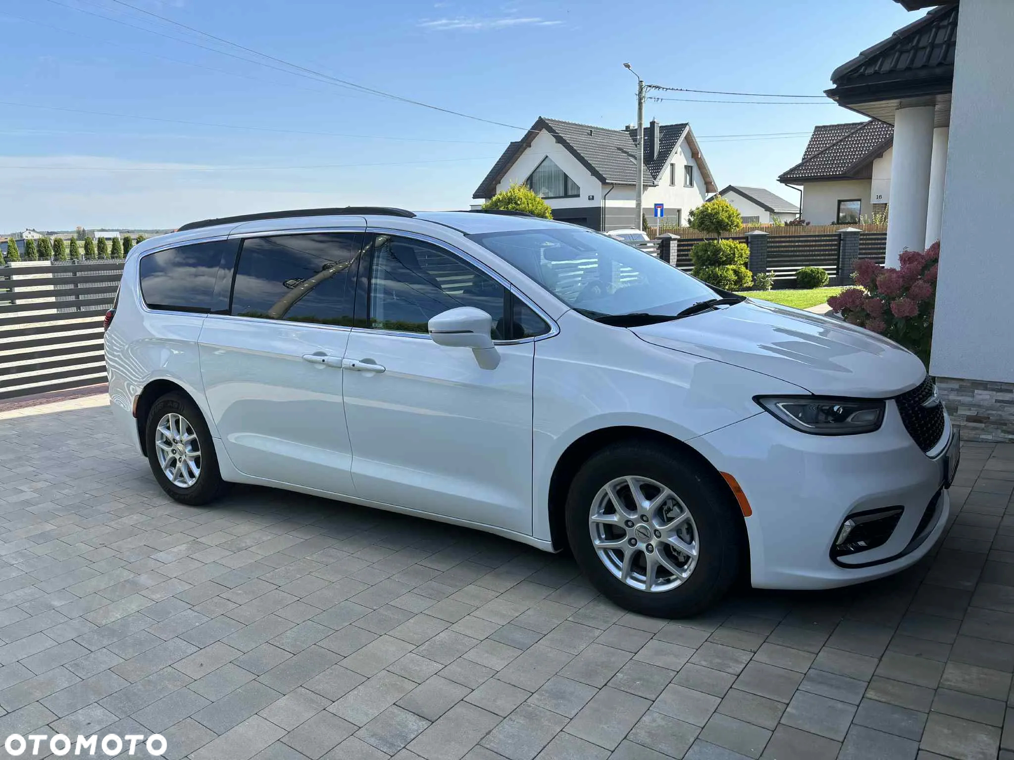 Chrysler Pacifica - 17