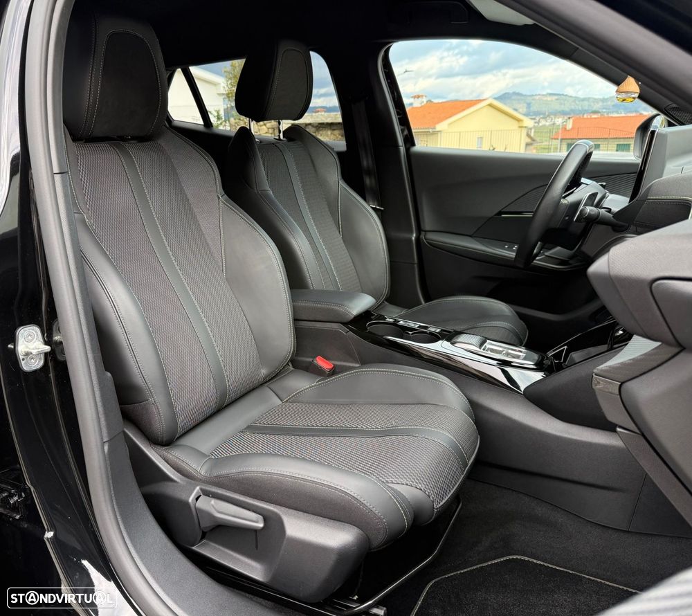 Peugeot 2008 1.2 PureTech GT EAT8 - 27