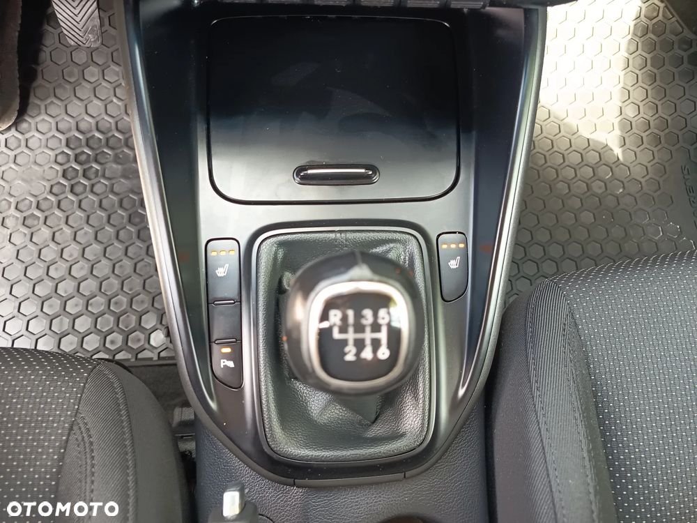 Kia Carens 1.6 GDI Dream-Team Edition - 29