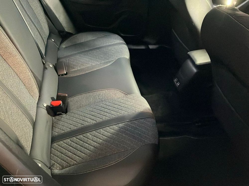 Peugeot 2008 1.2 PureTech Allure - 16