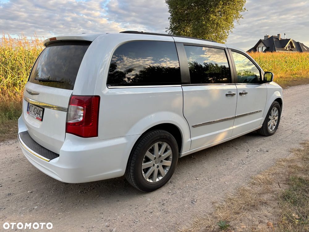 Chrysler Town & Country 3.6 Limited - 8