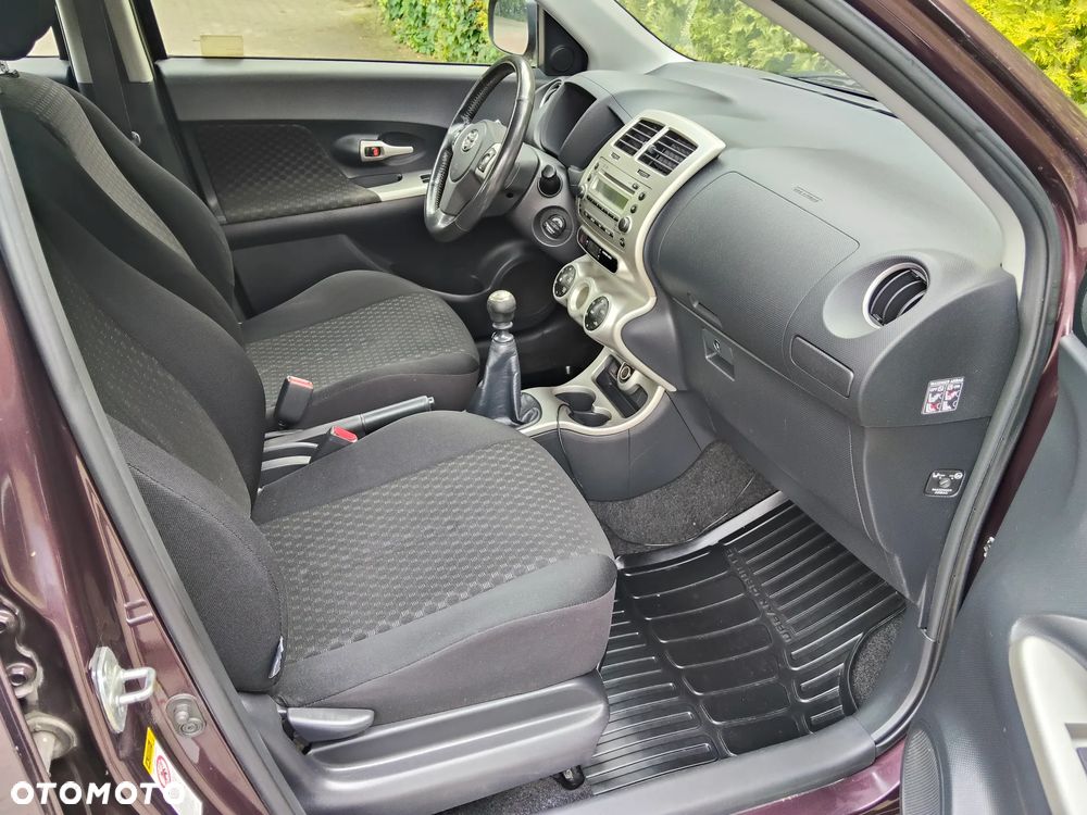 Toyota Urban Cruiser 1.4 D-4D Sol 4x4 - 7