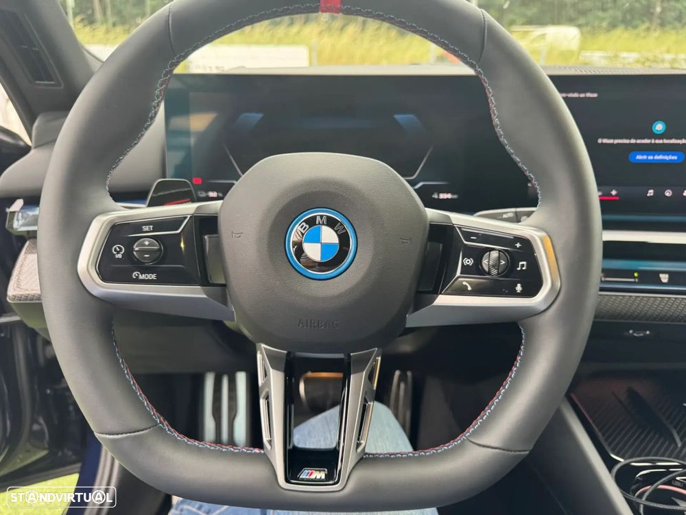 BMW i5 - 11
