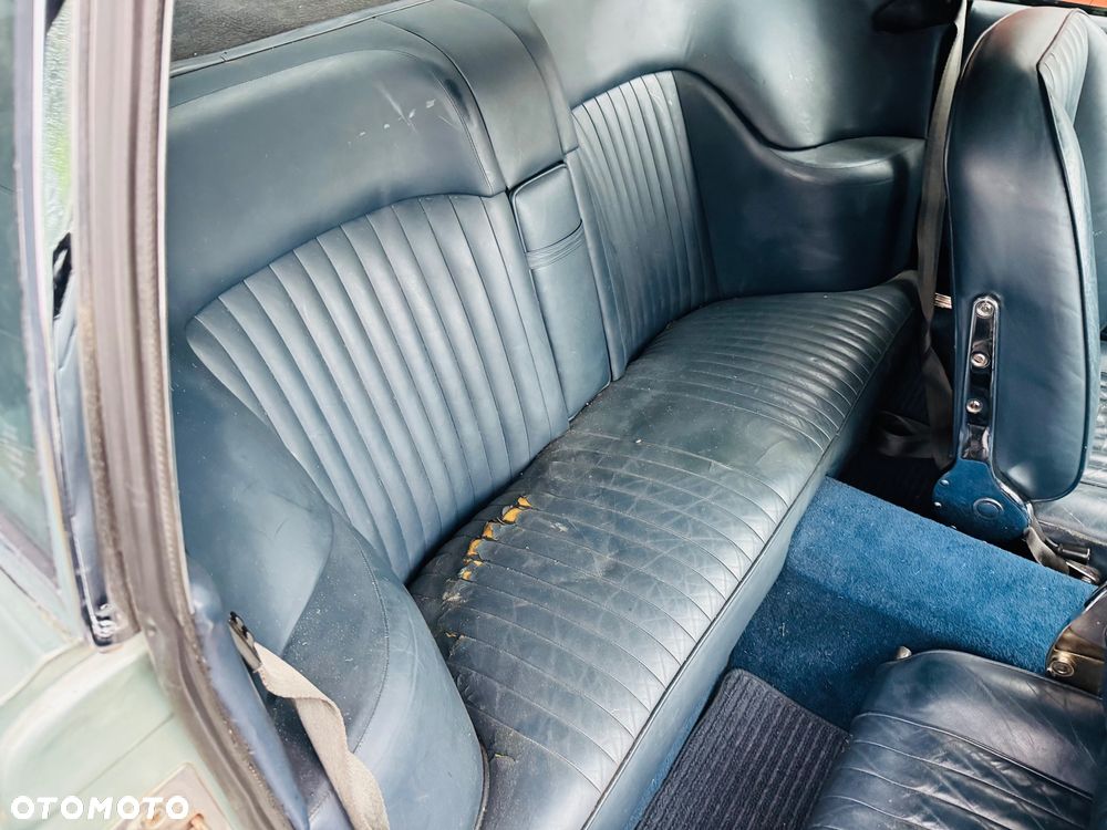 Aston Martin DBS - 8