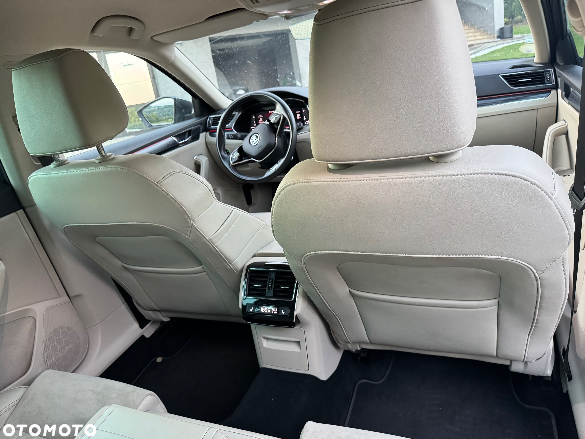 Skoda Superb Combi 2.0 TDI DSG Premium Edition - 16