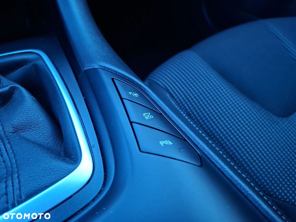 Ford Mondeo 2.0 Hybrid Titanium - 37