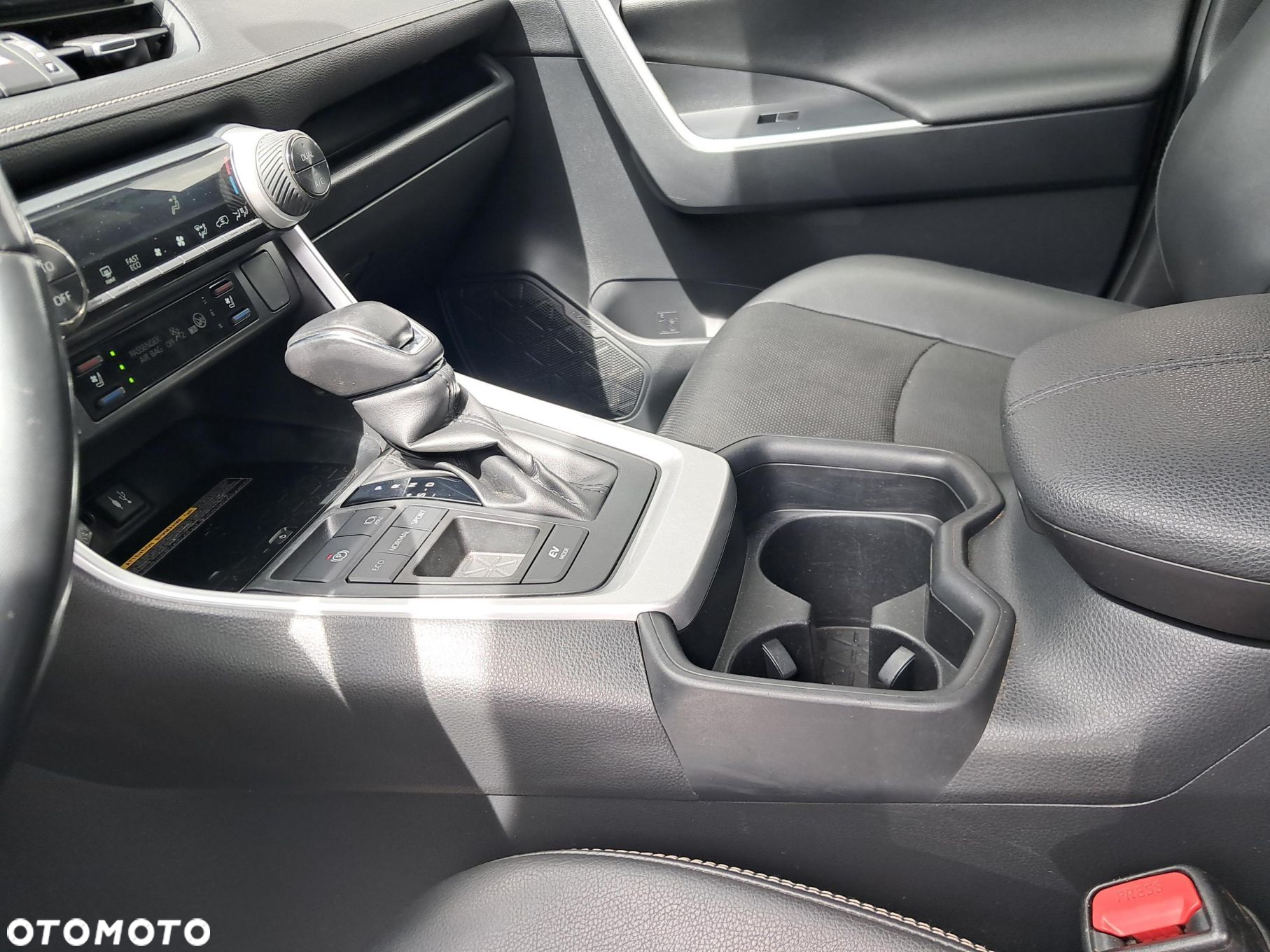 Toyota RAV4 - 11