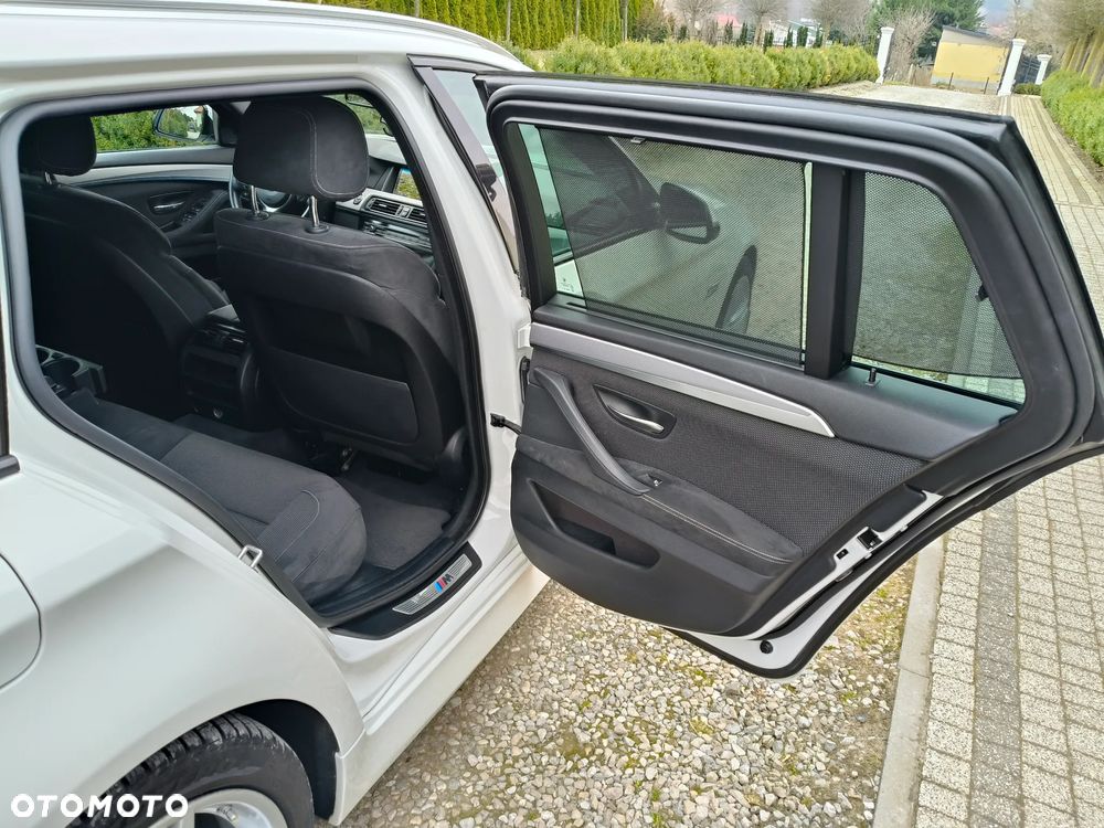 BMW Seria 5 525d xDrive - 33