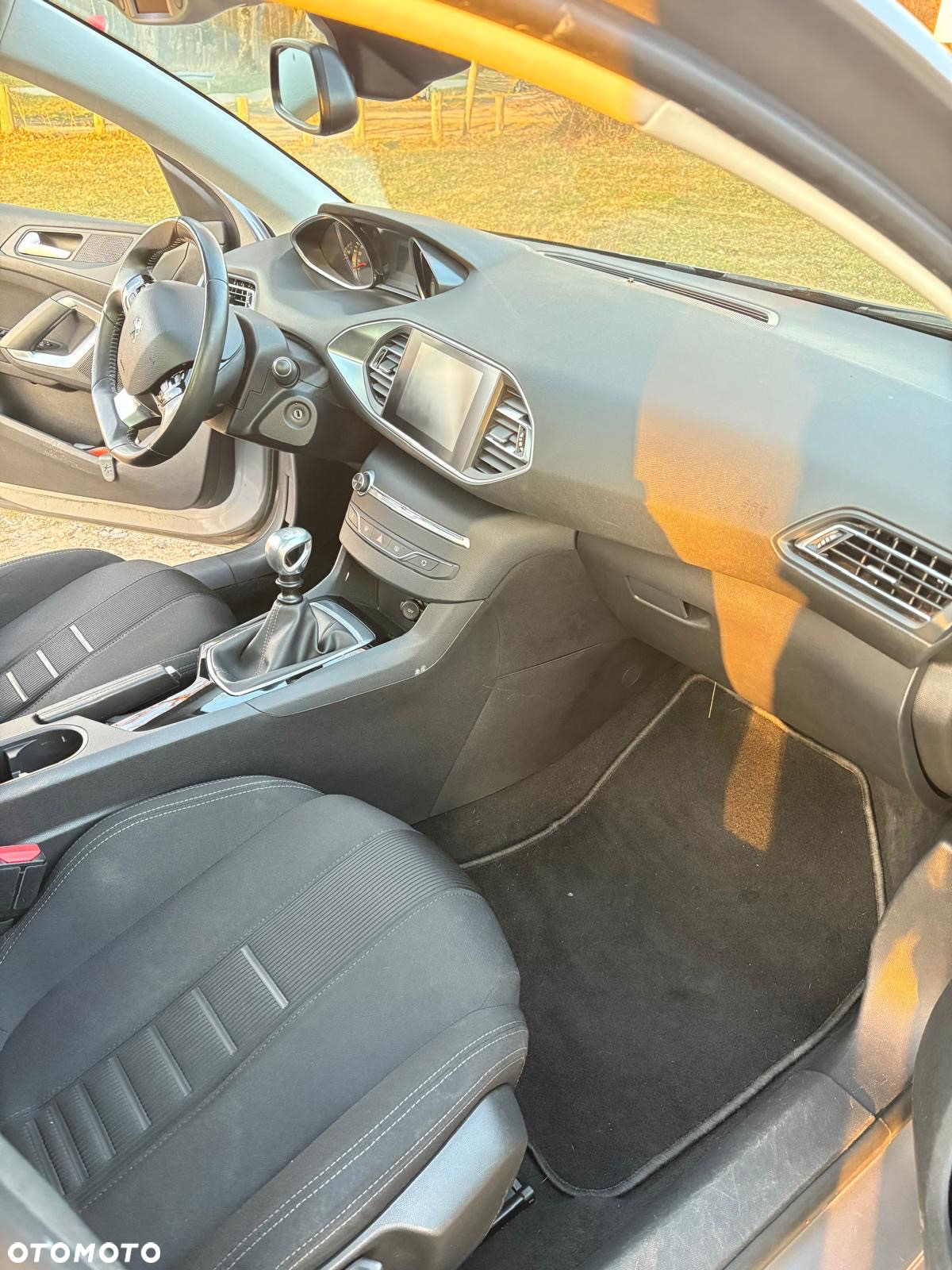 Peugeot 308 SW 1.6 BlueHDi Active S&S - 10