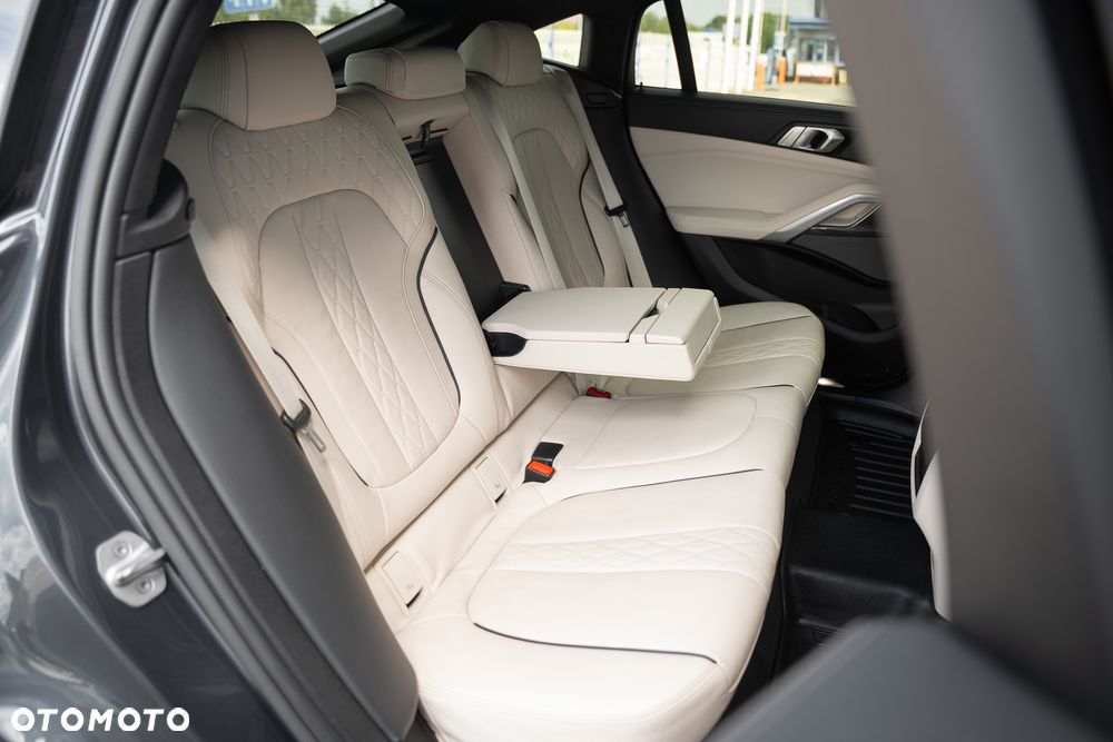 BMW X6 xDrive40d mHEV - 36