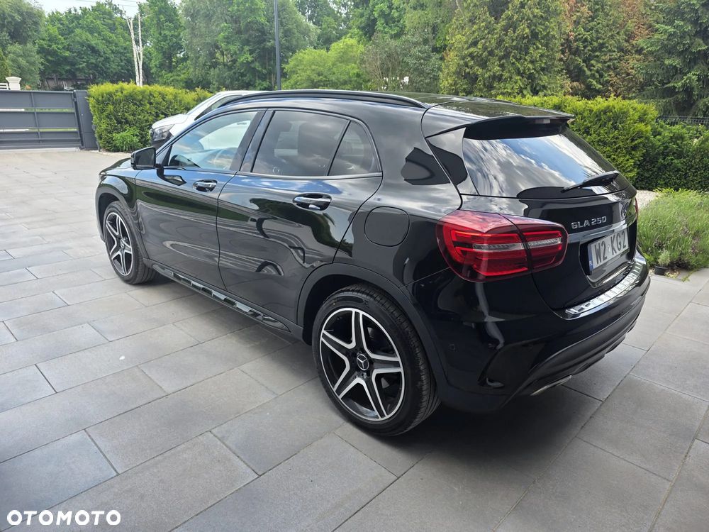Mercedes-Benz GLA 250 7G-DCT AMG Line - 3