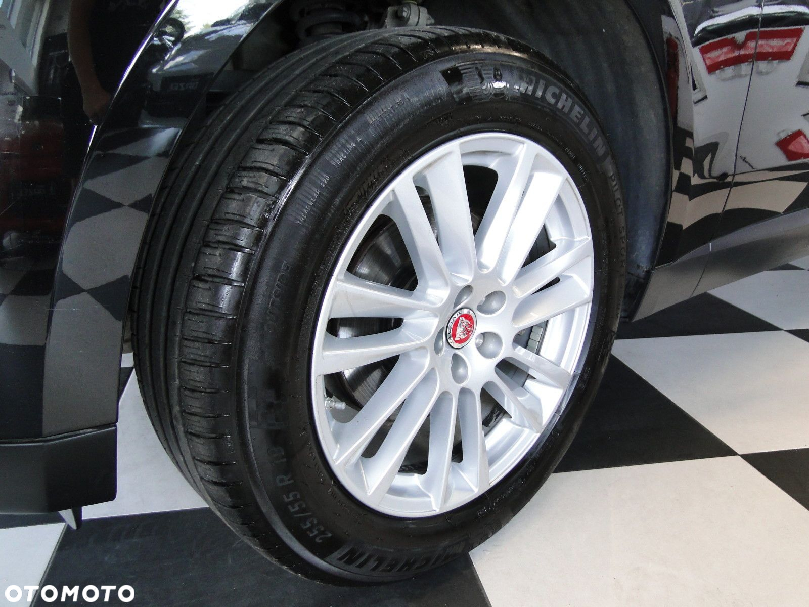 Jaguar F-Pace - 5