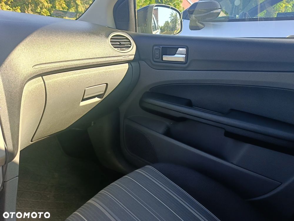 Ford Focus 1.6 Ambiente - 18
