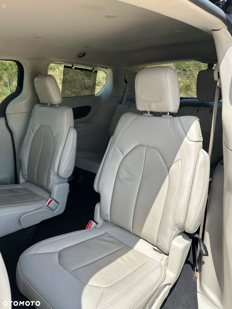 Chrysler Pacifica - 8
