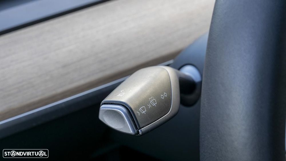 Tesla Model Y Long Range Dual Motor AWD - 36