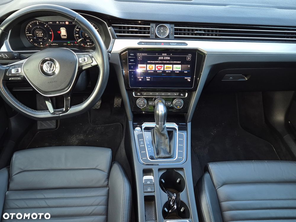 Volkswagen Passat 2.0 TDI SCR DSG Comfortline - 8