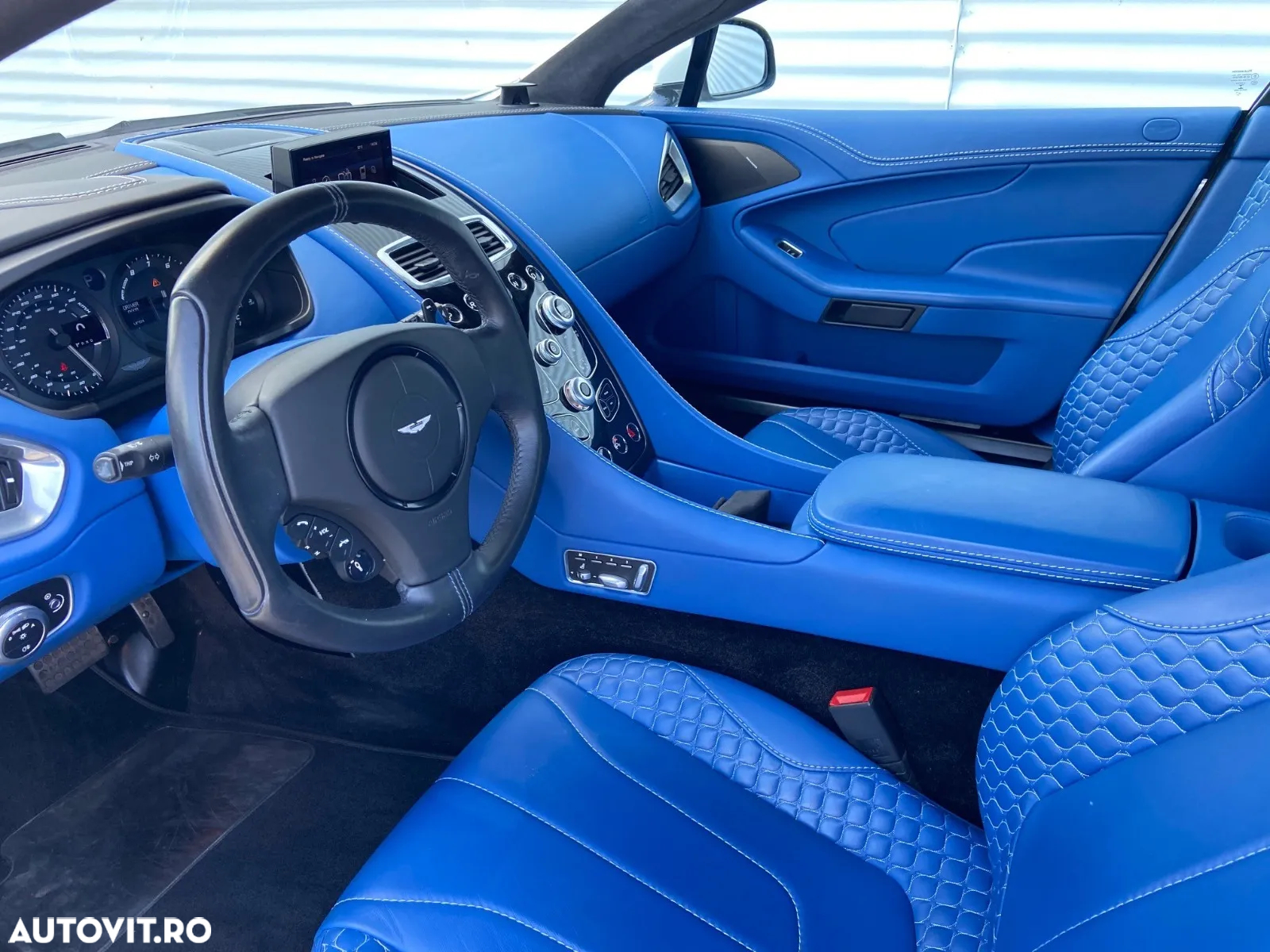 Aston Martin Vanquish - 4