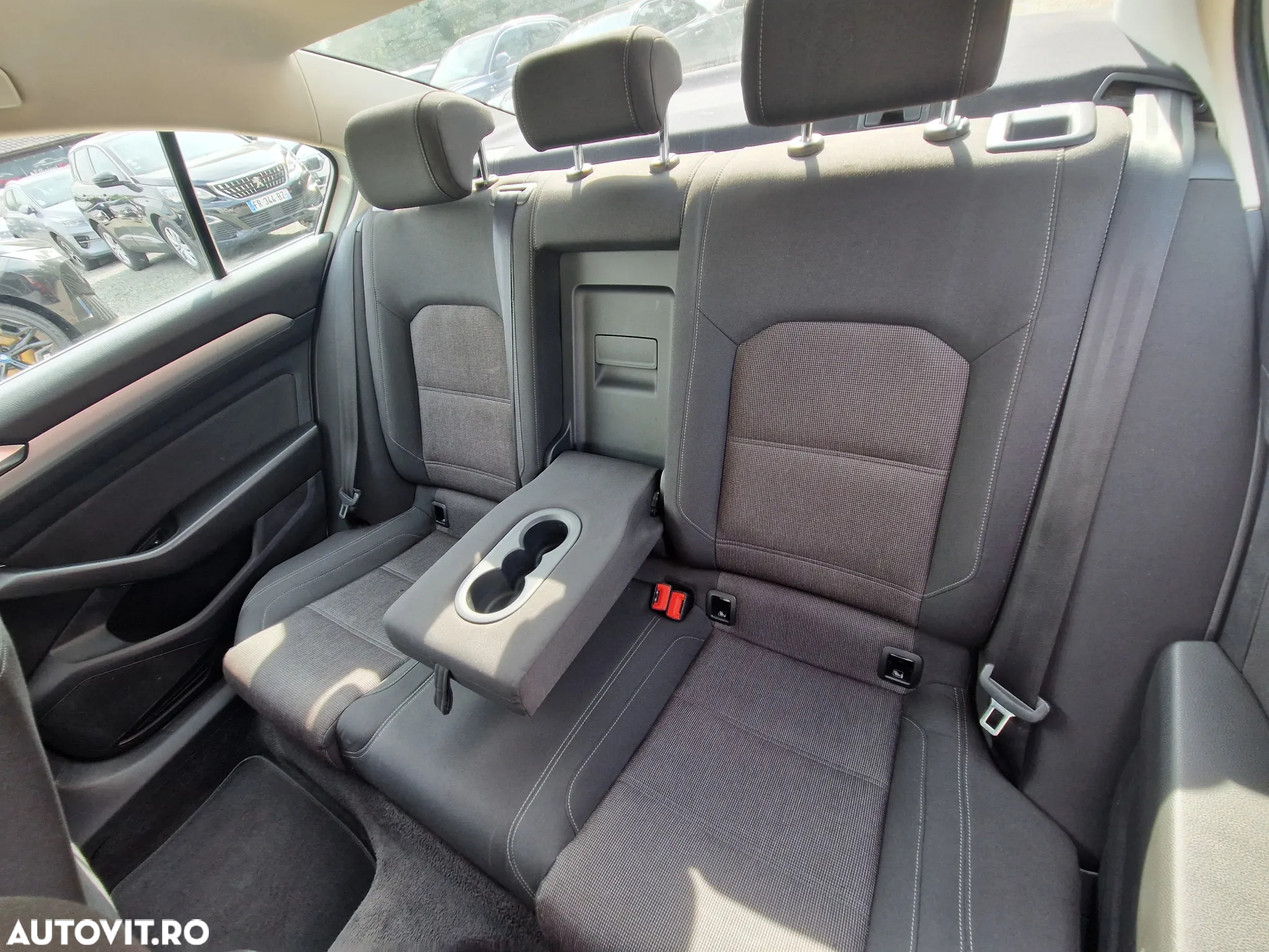 Volkswagen Passat - 11