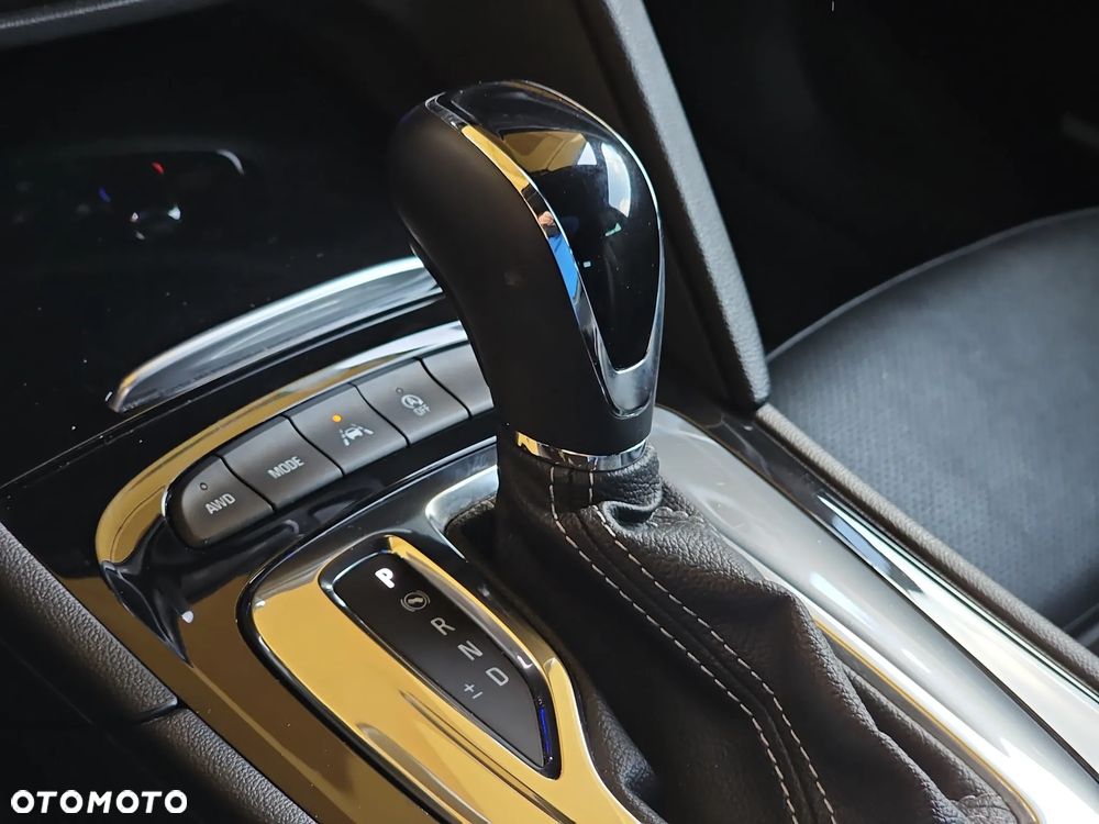 Opel Insignia 2.0 T 4x4 GSi S&S - 33