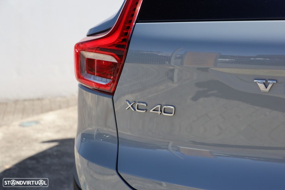 Volvo XC 40 2.0 B3 Plus Dark - 29
