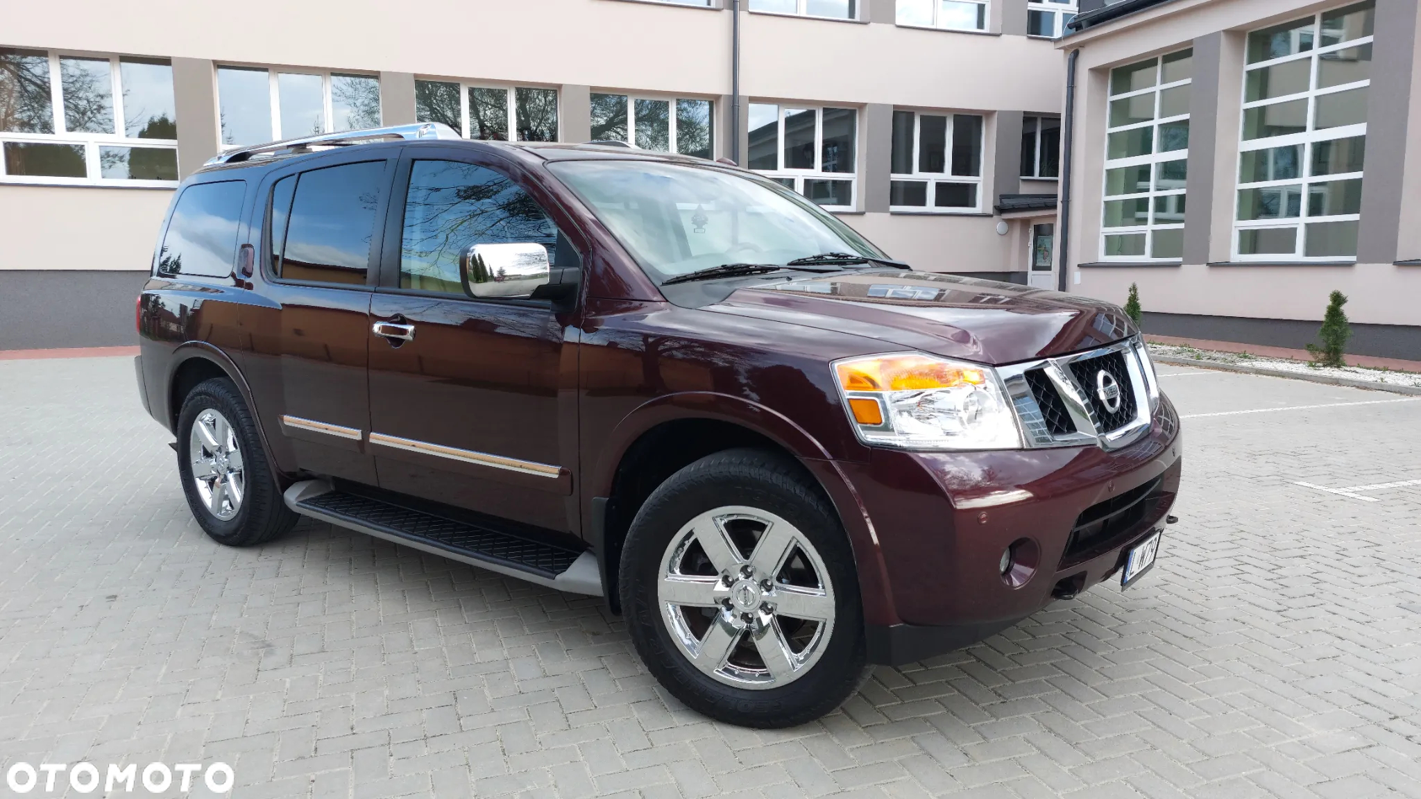 Nissan Armada - 2