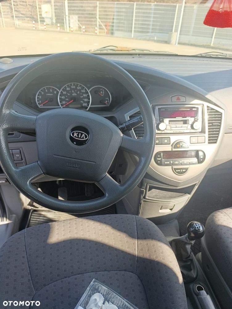 Kia Carens - 9