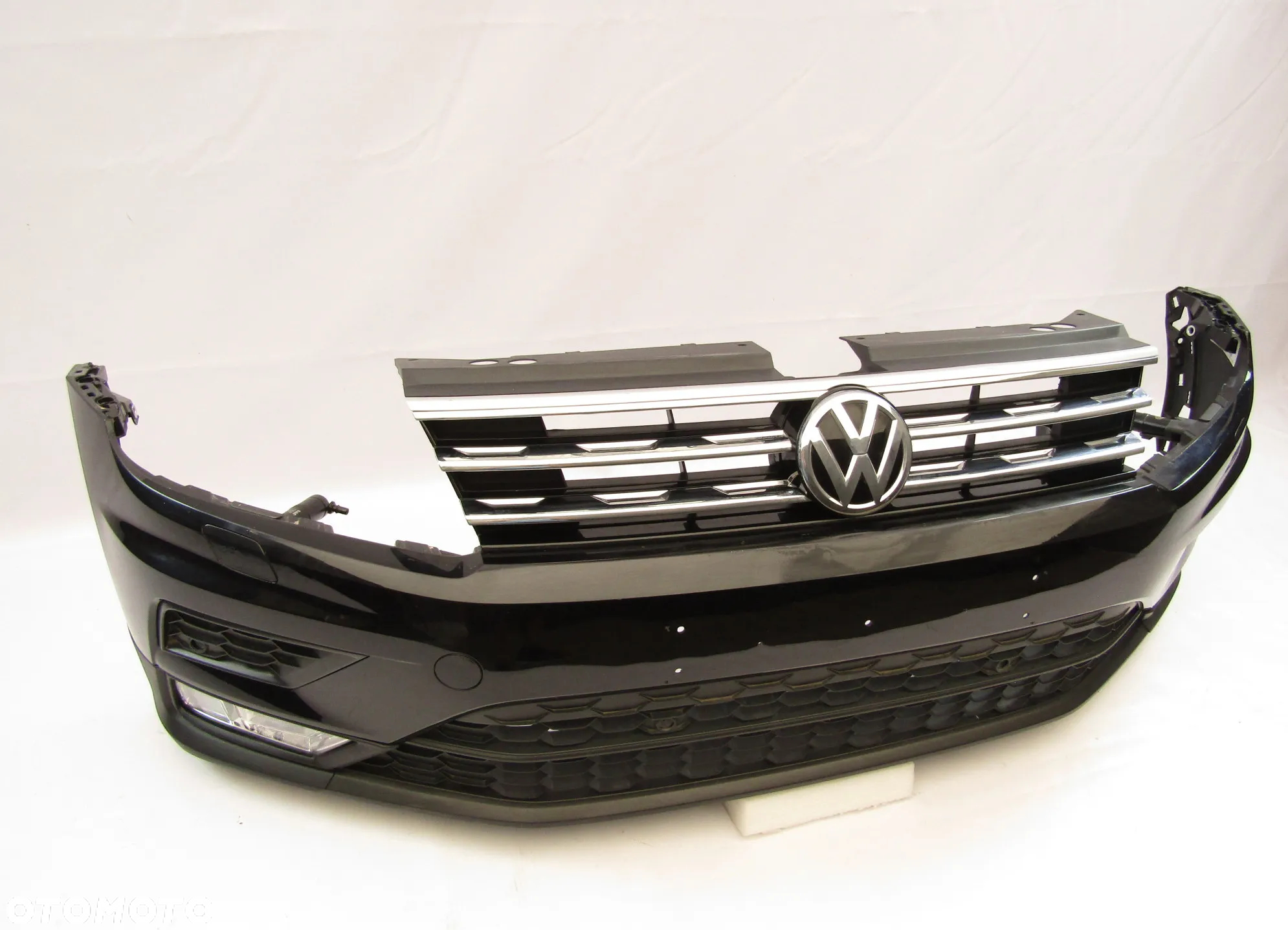 Zderzak przedni VW Tiguan 5NA 16 - 20 Sprysk. / Pdc-4 Lakier LC9X - 16