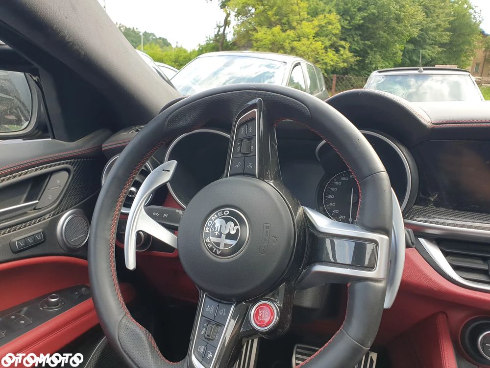 Alfa Romeo Stelvio V6 2.9 Bi-Turbo AT8-Q4 Quadrifoglio - 11