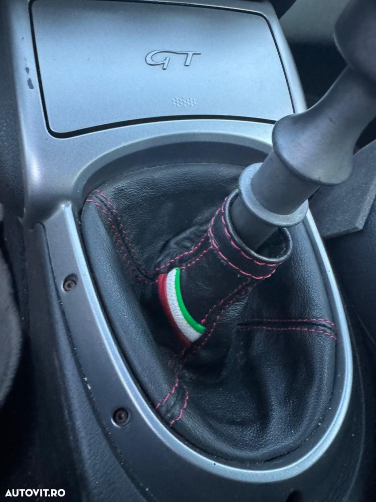 Alfa Romeo GT 1.9 Multijet Distinctive - 12