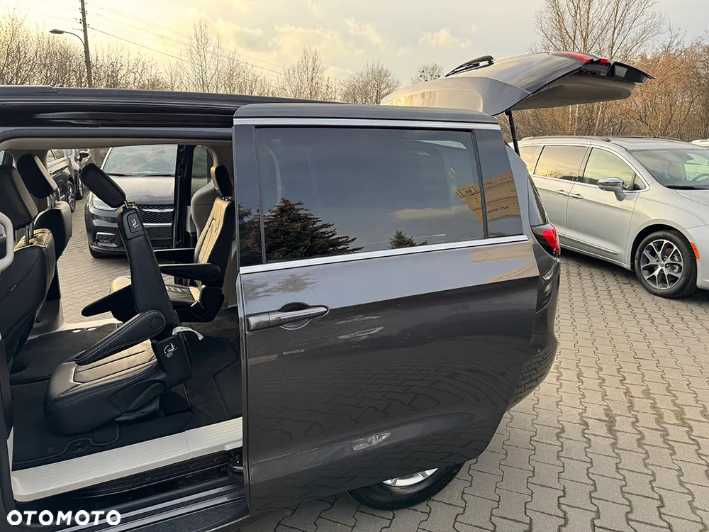 Chrysler Pacifica - 24