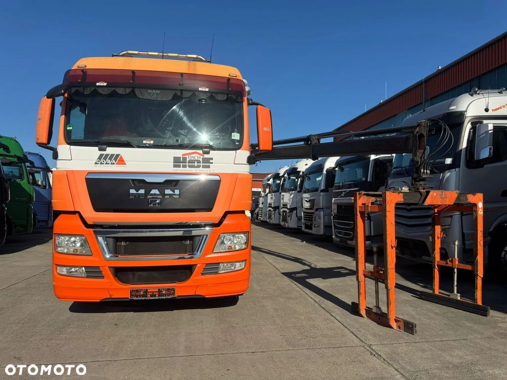 MAN TGX 26.480 • HDS Atlas 145.2 •Oś podnoszona i skrętna 426 tys. km - Zestaw z przyczepą Schwarzmüller Oś przednia – resory piórowe, tylna – pneumatyka • - 4
