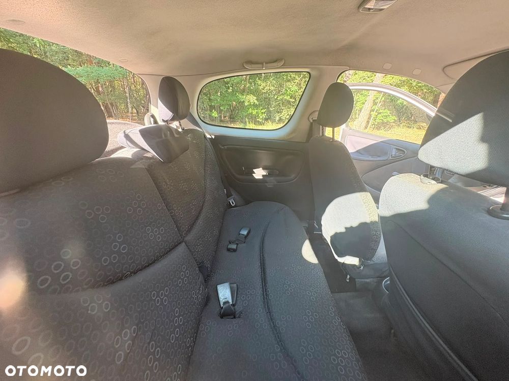 Toyota Yaris - 27