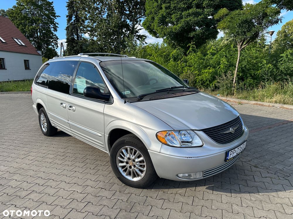 Chrysler Town & Country - 1