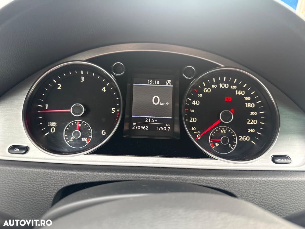 Volkswagen Passat 2.0 TDI BlueMotion Technology DPF Highline - 12