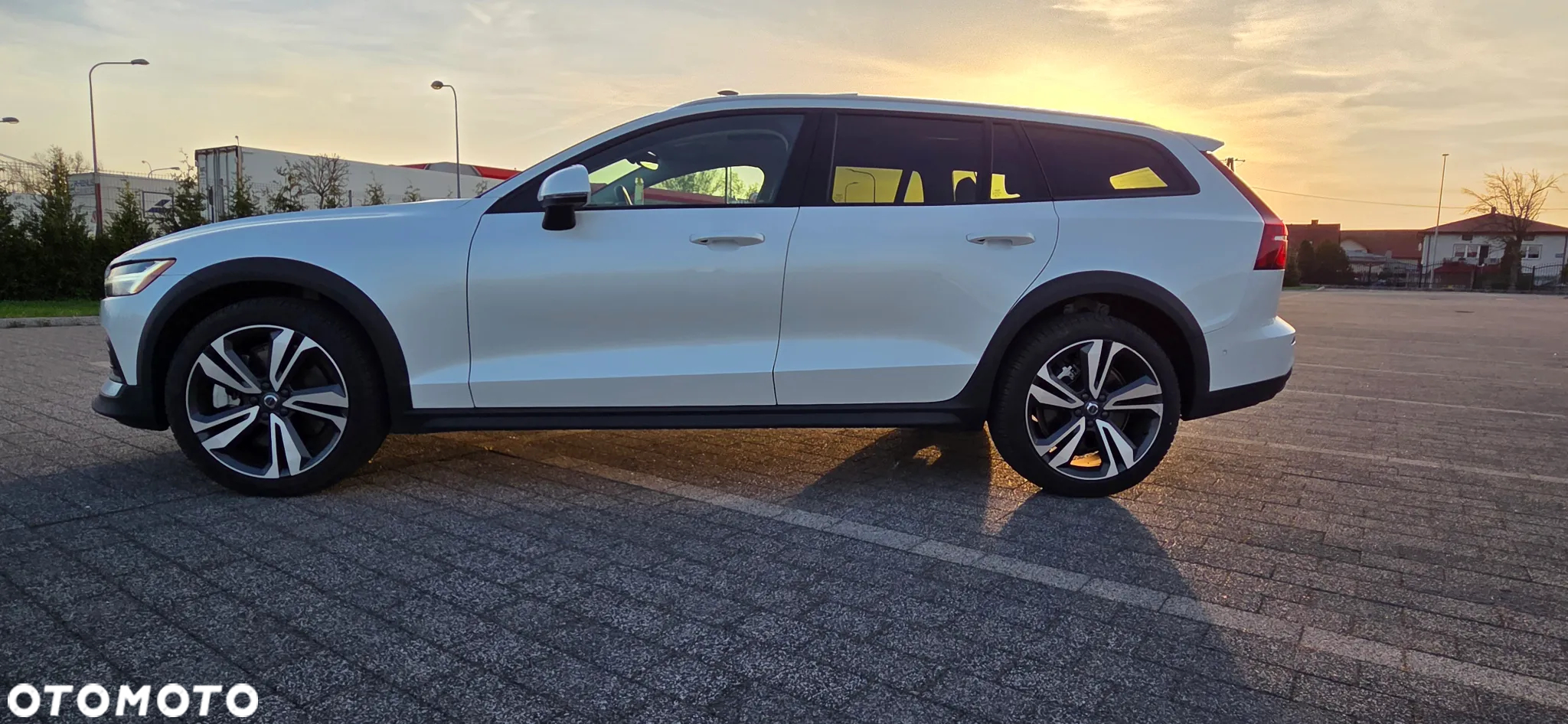 Volvo V60 Cross Country B5 B AWD Plus - 8