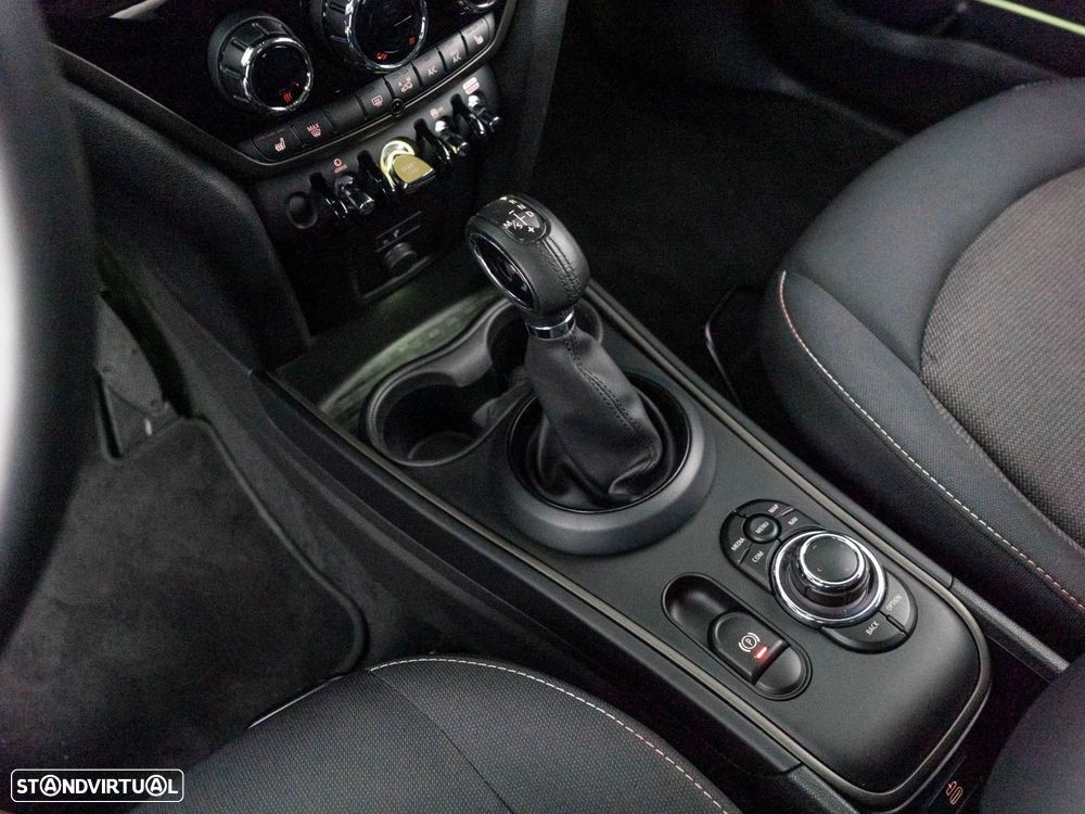 MINI Countryman Cooper SE Premium Essential Auto - 25