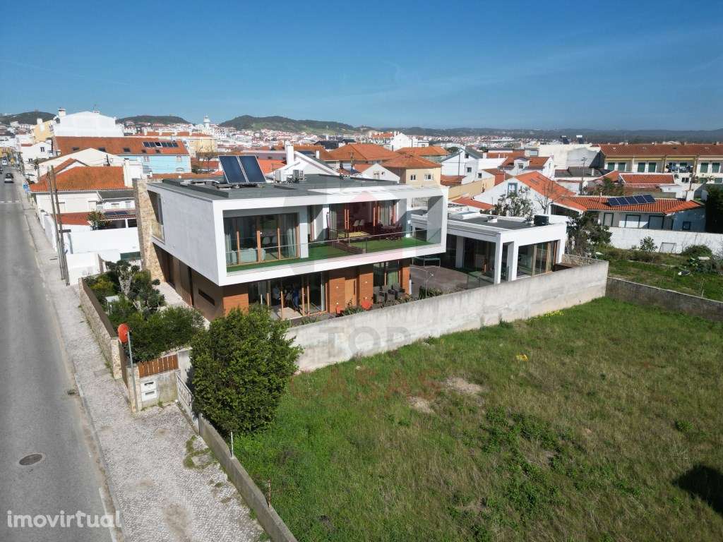 Moradia T4 com Piscina e com Unidades Independentes localizada em S... - Grande imagem: 3/50