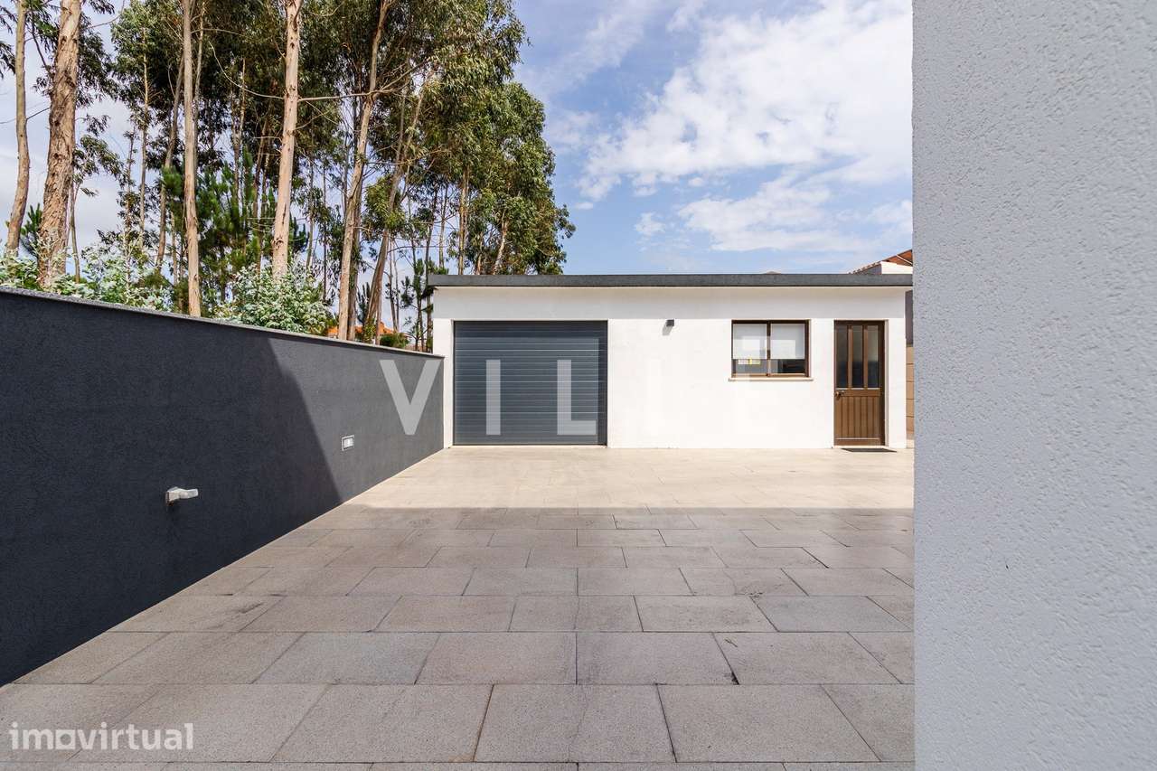 MORADIA GEMINADA T3 remodelada com anexos e terreno c/ árvores de frut - Grande imagem: 5/57