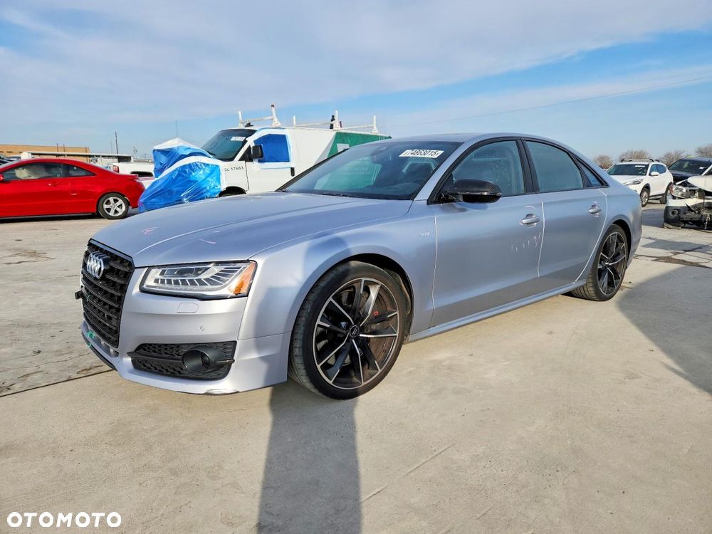 Audi S8 - 1