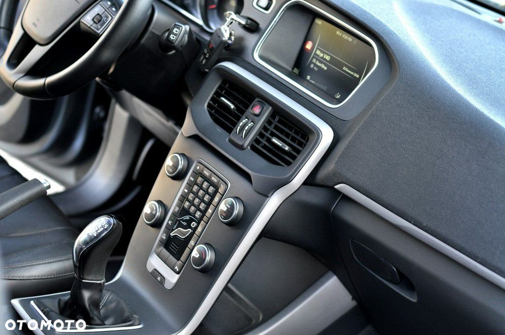 Volvo V40 D2 Momentum - 12
