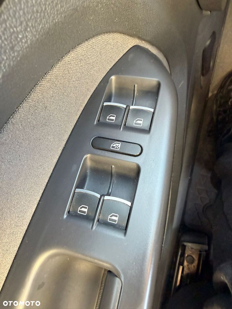 Volkswagen Touran 1.6 TDI DPF Comfortline DSG - 24