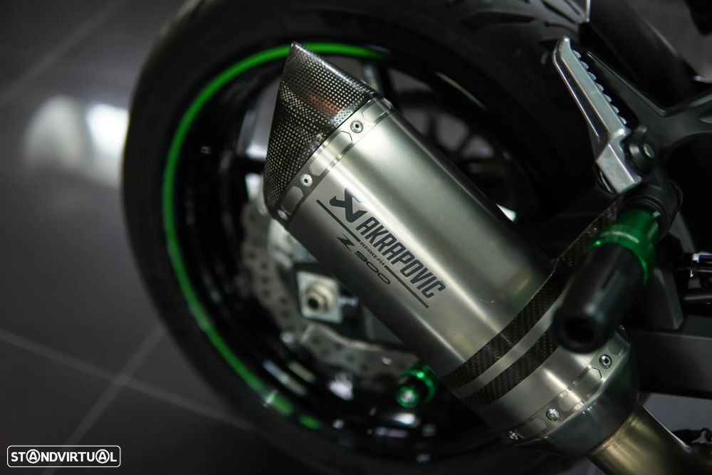 Kawasaki ZR 900 Akrapovic Full Titanium - 21
