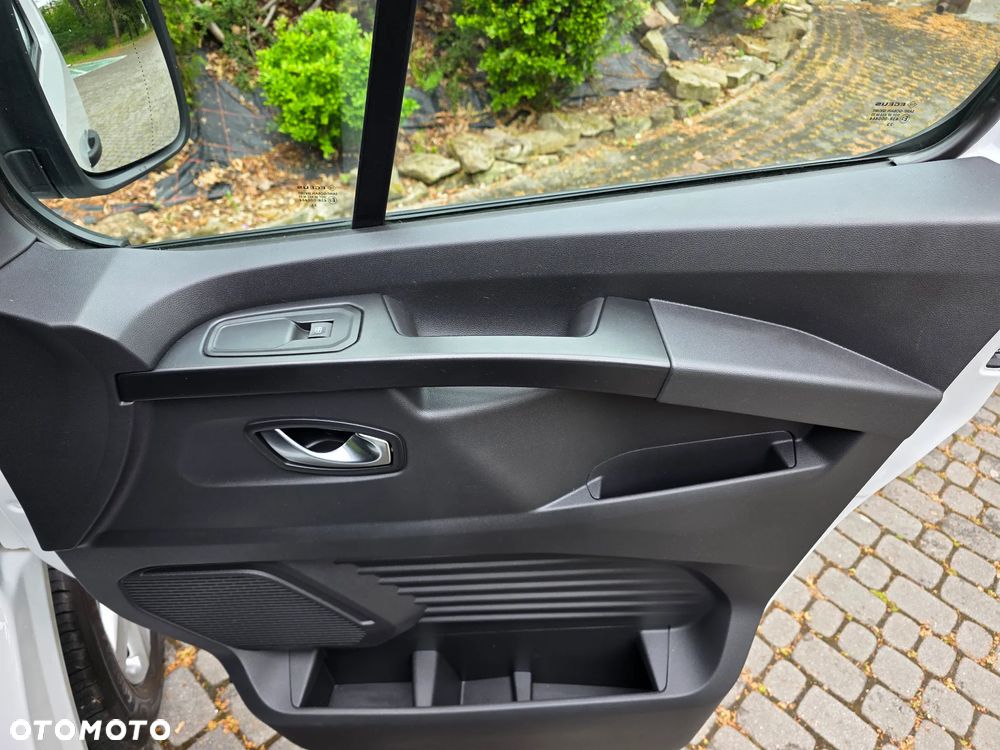 Renault Trafic - 23