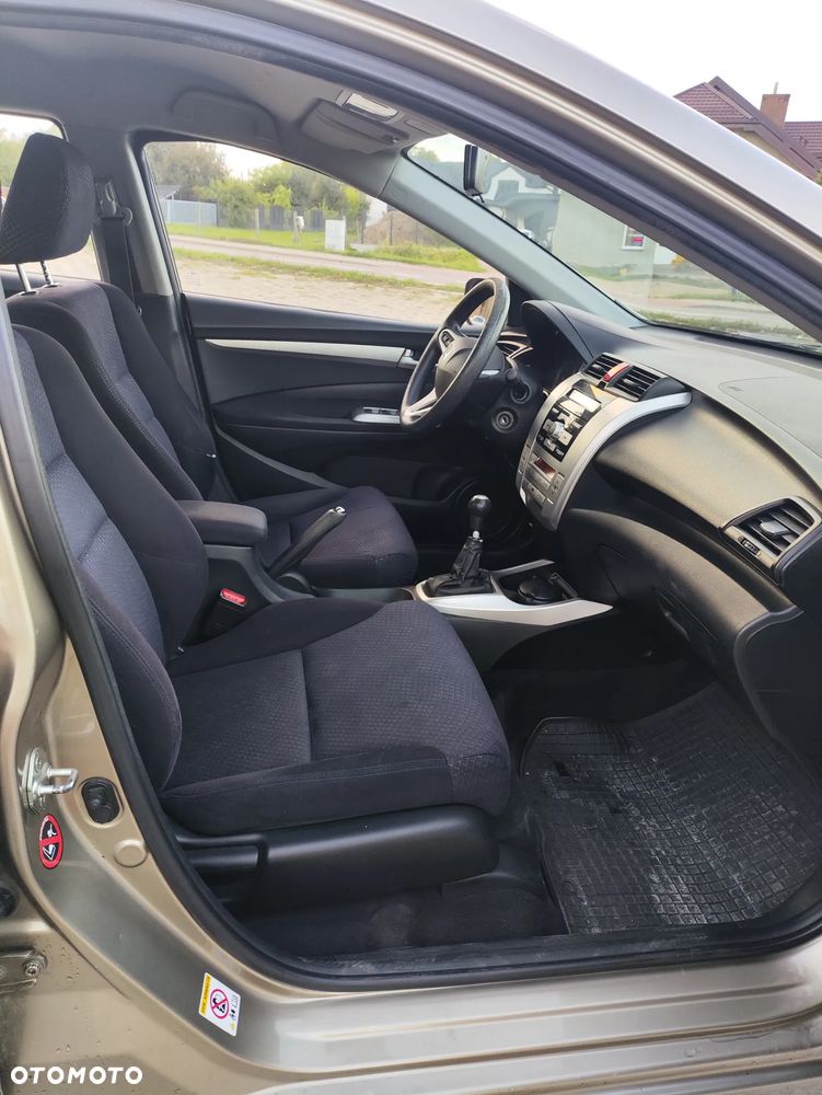 Honda City 1.4 Comfort - 13
